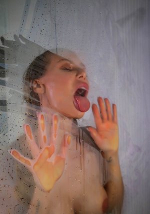 Nicole Aniston pleased to share with you a free gallery with Nicole Aniston in boy-girl scene